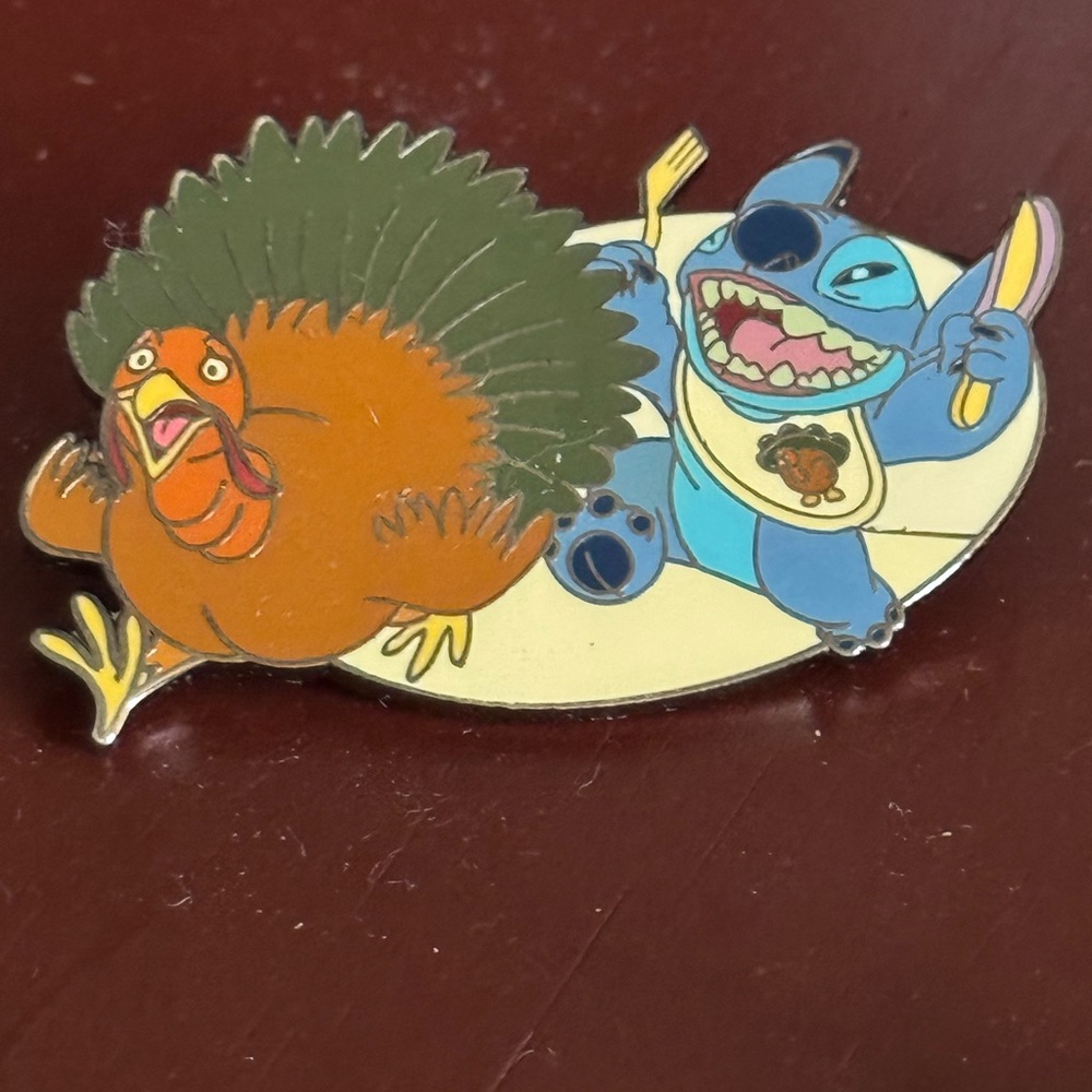 Disney Pin Disney Auctions (P.I.N.S.) - Stitch Chasing Turkey LE 1000 #34232